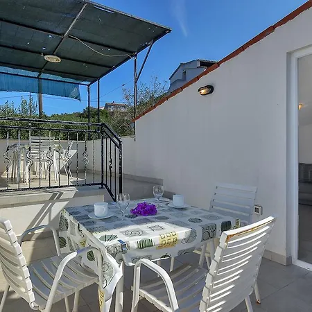 Apartment Cico Gdinj