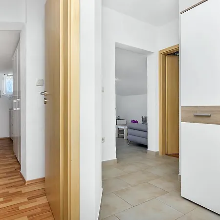 Cico Apartman Gdinj